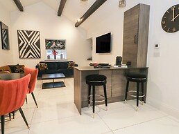 7 Holly Barn
