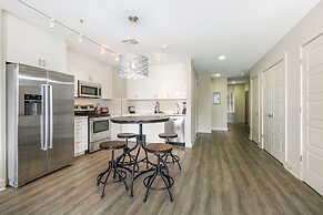 Spacious 4BR Condo Near French Quarter