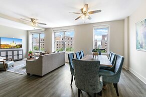 Spacious 4BR Condo Near French Quarter