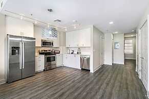 Spacious 4BR Condo Near French Quarter