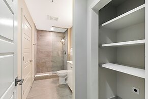 Spacious 4BR Condo Near French Quarter