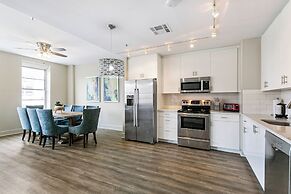 Spacious 4BR Condo Near French Quarter