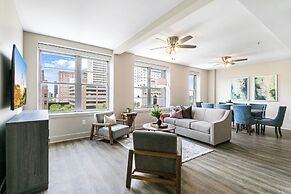 Spacious 4BR Condo Near French Quarter