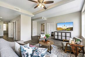 Spacious 4BR Condo Near French Quarter