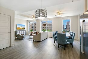 Spacious 4BR Condo Near French Quarter