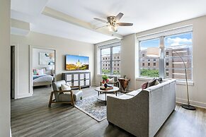 Spacious 4BR Condo Near French Quarter