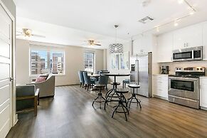 Spacious 4BR Condo Near French Quarter