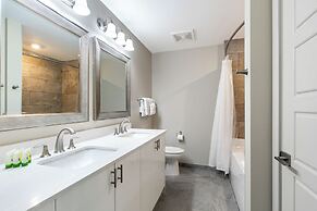 Spacious 4BR Condo Near French Quarter