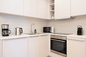 Newly Renovated 2Bdr Apt-5min to metro