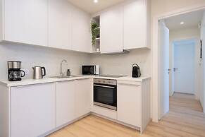 Newly Renovated 2Bdr Apt-5min to metro