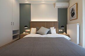 Newly Renovated 2Bdr Apt-5min to metro