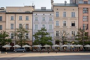 Krakow Main Square Apartment by Renters