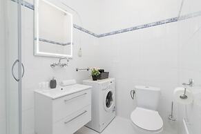 Krakow Main Square Apartment by Renters