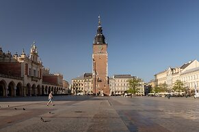 Krakow Main Square Apartment by Renters