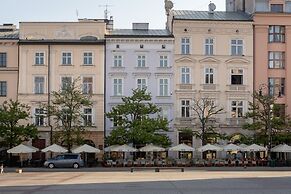Krakow Main Square Apartment by Renters