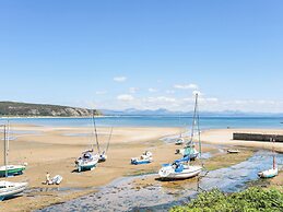 Apartment 2, Gorwel Glas