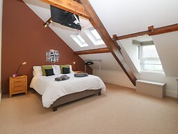 Apartment 2, Gorwel Glas