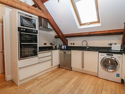 Apartment 2, Gorwel Glas