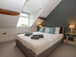 Apartment 2, Gorwel Glas