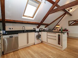 Apartment 2, Gorwel Glas