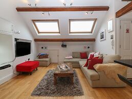 Apartment 2, Gorwel Glas