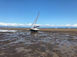 Apartment 2, Gorwel Glas