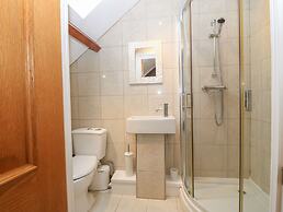 Apartment 2, Gorwel Glas