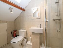 Apartment 2, Gorwel Glas