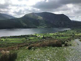 Apartment 2, Gorwel Glas