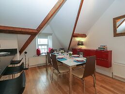 Apartment 2, Gorwel Glas