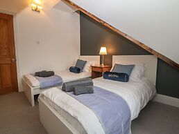 Apartment 2, Gorwel Glas