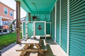 The Lazy Lobster 3 Bedroom Home by RedAwning