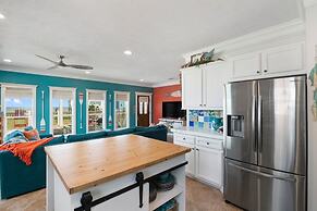 The Lazy Lobster 3 Bedroom Home by RedAwning