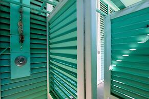 The Lazy Lobster 3 Bedroom Home by RedAwning