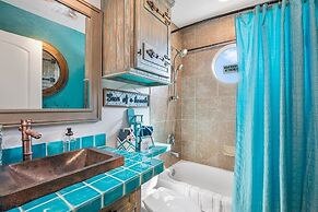 The Lazy Lobster 3 Bedroom Home by RedAwning