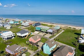 The Lazy Lobster 3 Bedroom Home by RedAwning