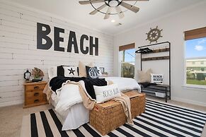 The Lazy Lobster 3 Bedroom Home by RedAwning