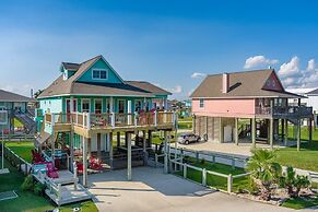 The Lazy Lobster 3 Bedroom Home by RedAwning