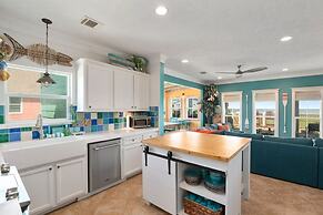 The Lazy Lobster 3 Bedroom Home by RedAwning