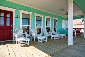 The Lazy Lobster 3 Bedroom Home by RedAwning