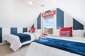 The Lazy Lobster 3 Bedroom Home by RedAwning