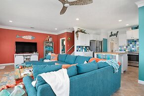 The Lazy Lobster 3 Bedroom Home by RedAwning