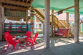 The Lazy Lobster 3 Bedroom Home by RedAwning