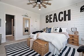 The Lazy Lobster 3 Bedroom Home by RedAwning