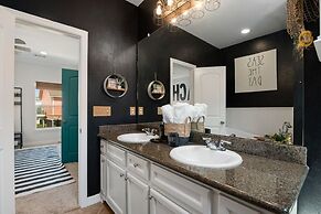 The Lazy Lobster 3 Bedroom Home by RedAwning