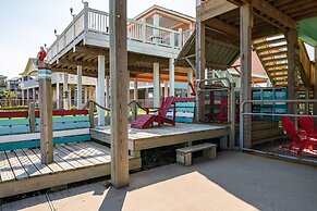 The Lazy Lobster 3 Bedroom Home by RedAwning