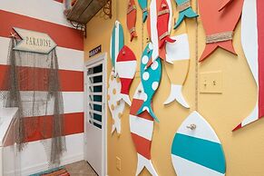 The Lazy Lobster 3 Bedroom Home by RedAwning