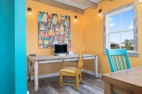 The Lazy Lobster 3 Bedroom Home by RedAwning