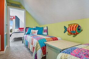 The Lazy Lobster 3 Bedroom Home by RedAwning