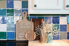 The Lazy Lobster 3 Bedroom Home by RedAwning